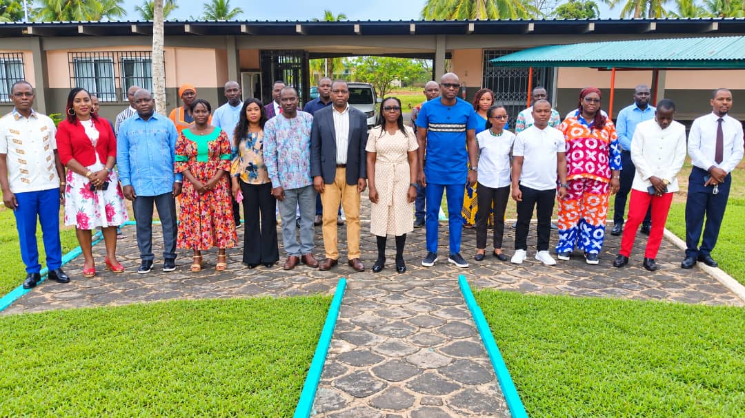 PREMIER SALUT AUX COULEURS DE L'ANNEE SCOLAIRE
